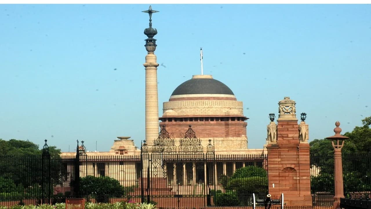 राष्ट्रपति चुनाव के लिए अब तक 15 उम्मीदवारों ने नामांकन किया दाखिल, तीन का पर्चा खारिज