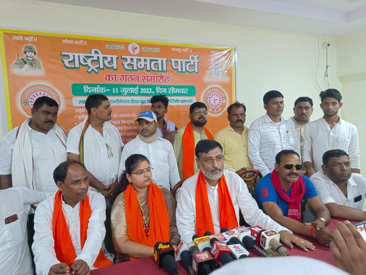 सुभासपा में दो फाड़, पार्टी के पुराने नेता ने राष्‍ट्रीय प्रमुख ओपी राजभर पर लगाया सपा को हराने का आरोप