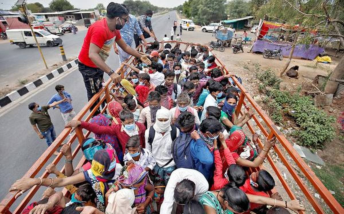 Coronavirus Pandemic: गुजरात और महाराष्ट्र को जोड़ने वाली राजस्थान की इस सीमा पर हर दिन जमा होती है हजारों लोगों की भीड़