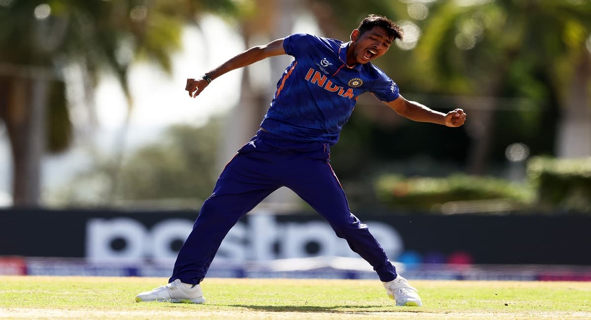 U19 World Cup: CRPF जवान के बेटे ने स्विंग गेंदबाजी से बरपाया कहर, बताया जा रहा जहीर खान का विकल्प