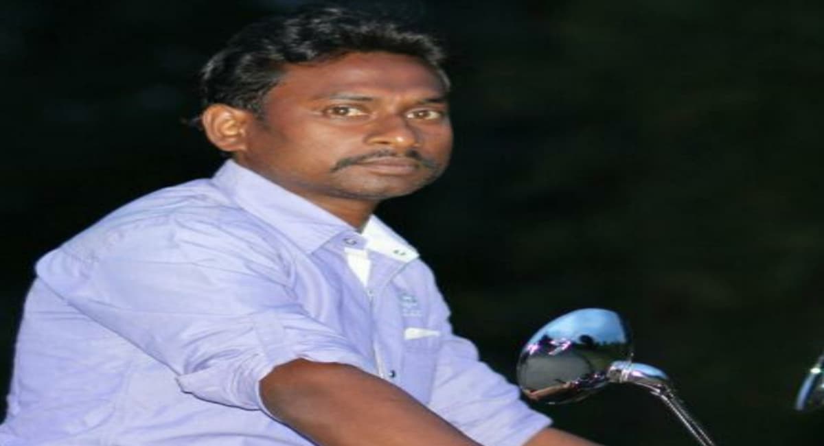 फाइल में सिग्नेचर नहीं करने पर बौखलाई गुमला की महिला मुखिया, रोजगार सेवक की पिटाई व पंचायत सेवक पर फेंके ईंंट