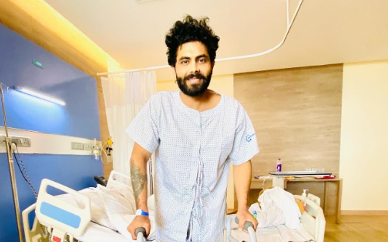 रवींद्र जडेजा के घुटने की हुई सफल सर्जरी, फोटो शेयर कर कहा - बहुत जल्द करूंगा मैदान पर वापसी