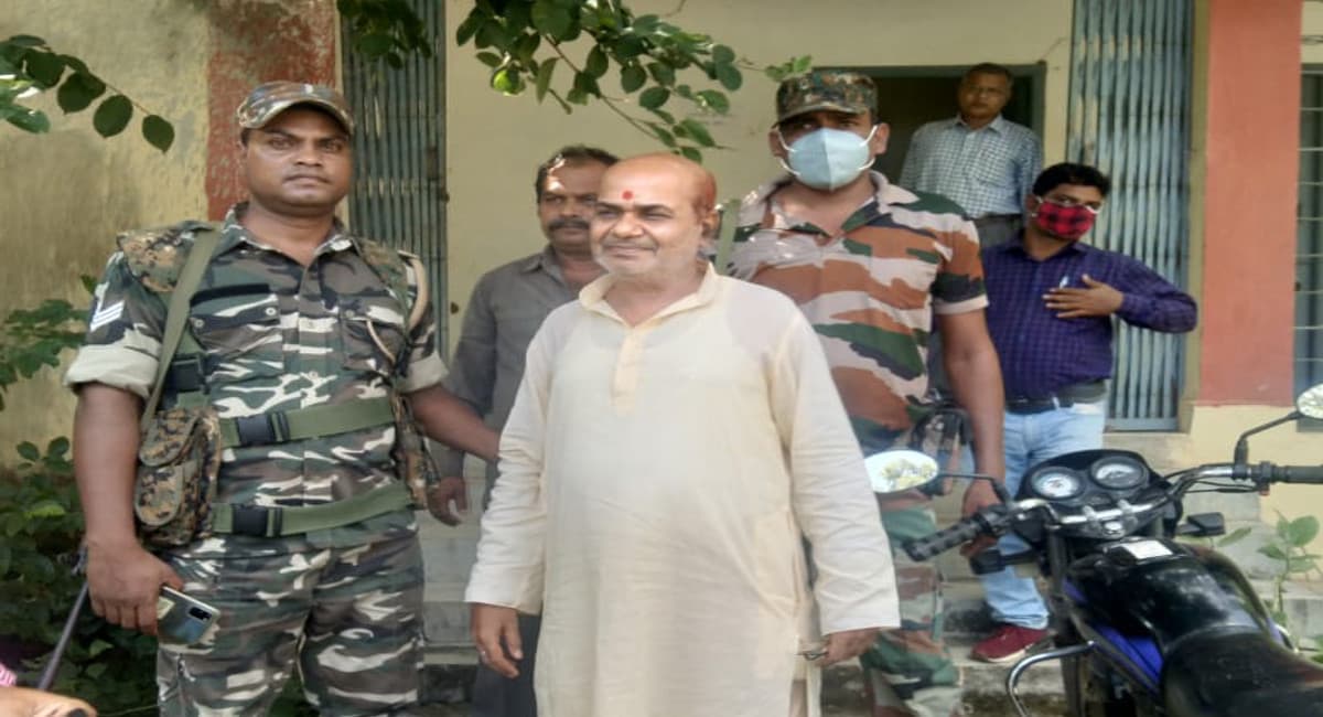 पलामू ACB ने गढ़वा रिकॉर्ड रूम के बड़ा बाबू को किया गिरफ्तार, खतियान की कॉपी निकालने के लिए मांगी थी घूस