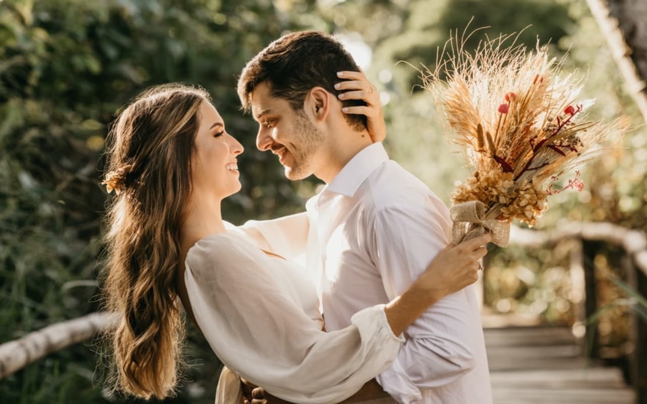 Relationship Tips: लड़कियों को ग्रीन फ्लैग लगते हैं ऐसे लड़के
