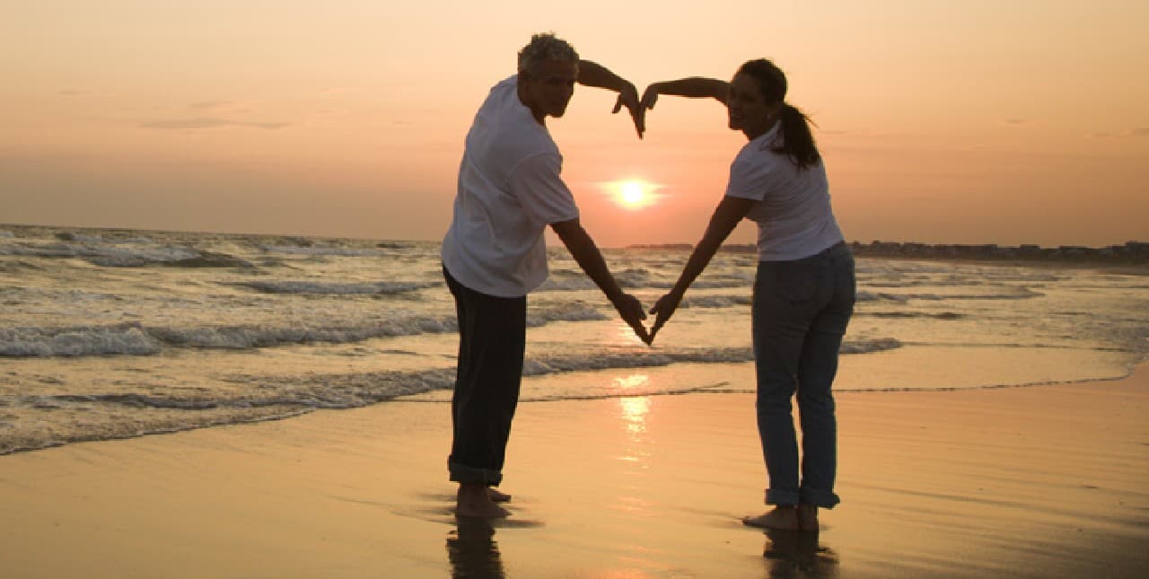 Relationship: हैप्पी कपल बने रहना है, तो अपने रिश्ते को इस तरीके से बनायें मजबूत, यहां है आसान टिप्स