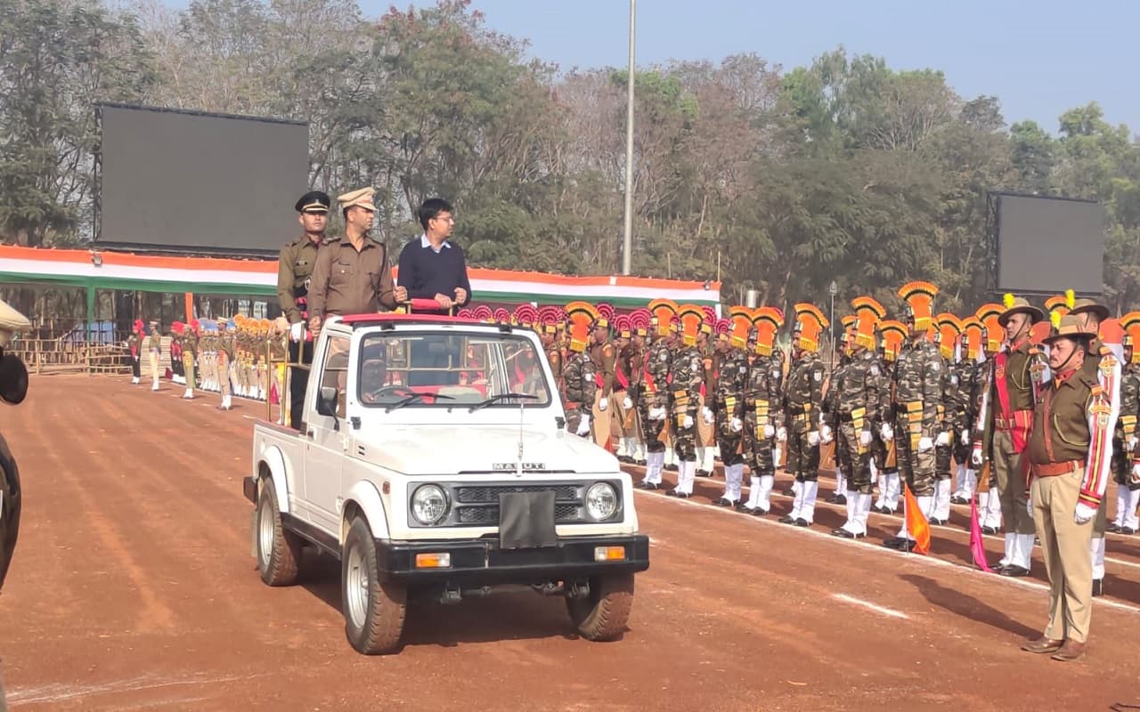 Republic Day 2023: रांची के मोरहाबादी में फुल ड्रेस रिहर्सल, परेड का निरीक्षण कर DC ने ली मार्च पास्ट की सलामी