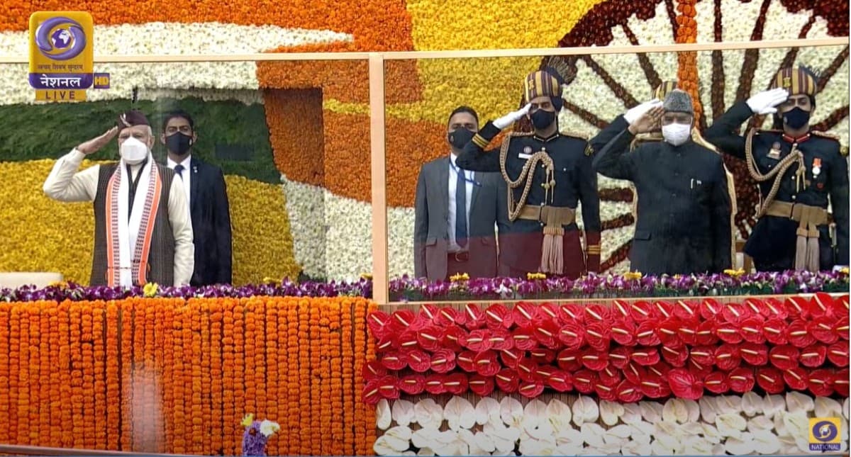 Republic Day Images : गणतंत्र दिवस पर भव्य FLY PAST, राजपथ पर दिखी देश की शान