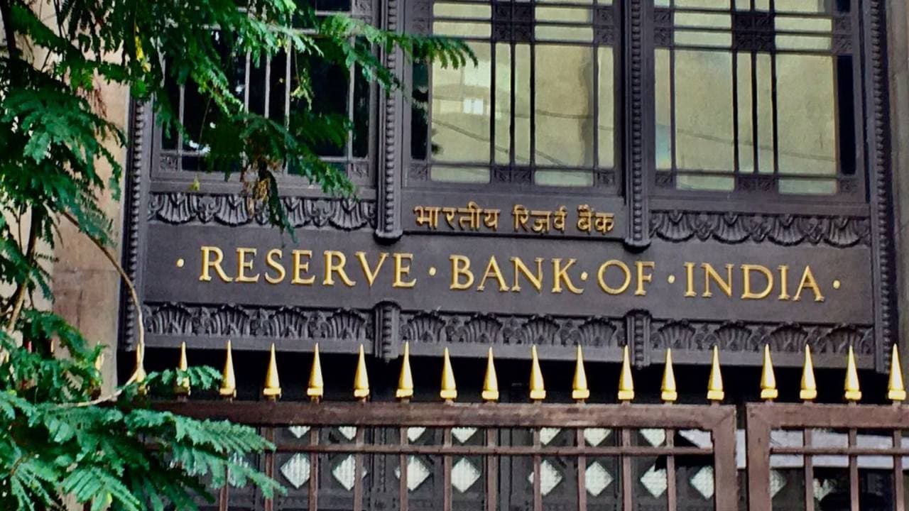 Explainer : अमेरिका के मुकाबले भारत में कितने मजबूत हैं बैंक, जनता का पैसा कितना है सुरक्षित
