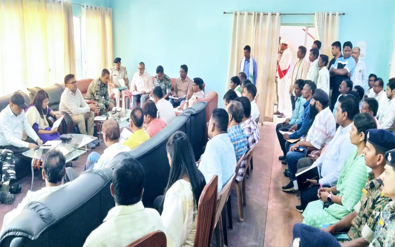 Jharkhand News: बोकारो में संताल सरना धर्म महासम्मेलन की तैयारी शुरू, DC कुलदीप चौधरी ने की समीक्षा बैठक