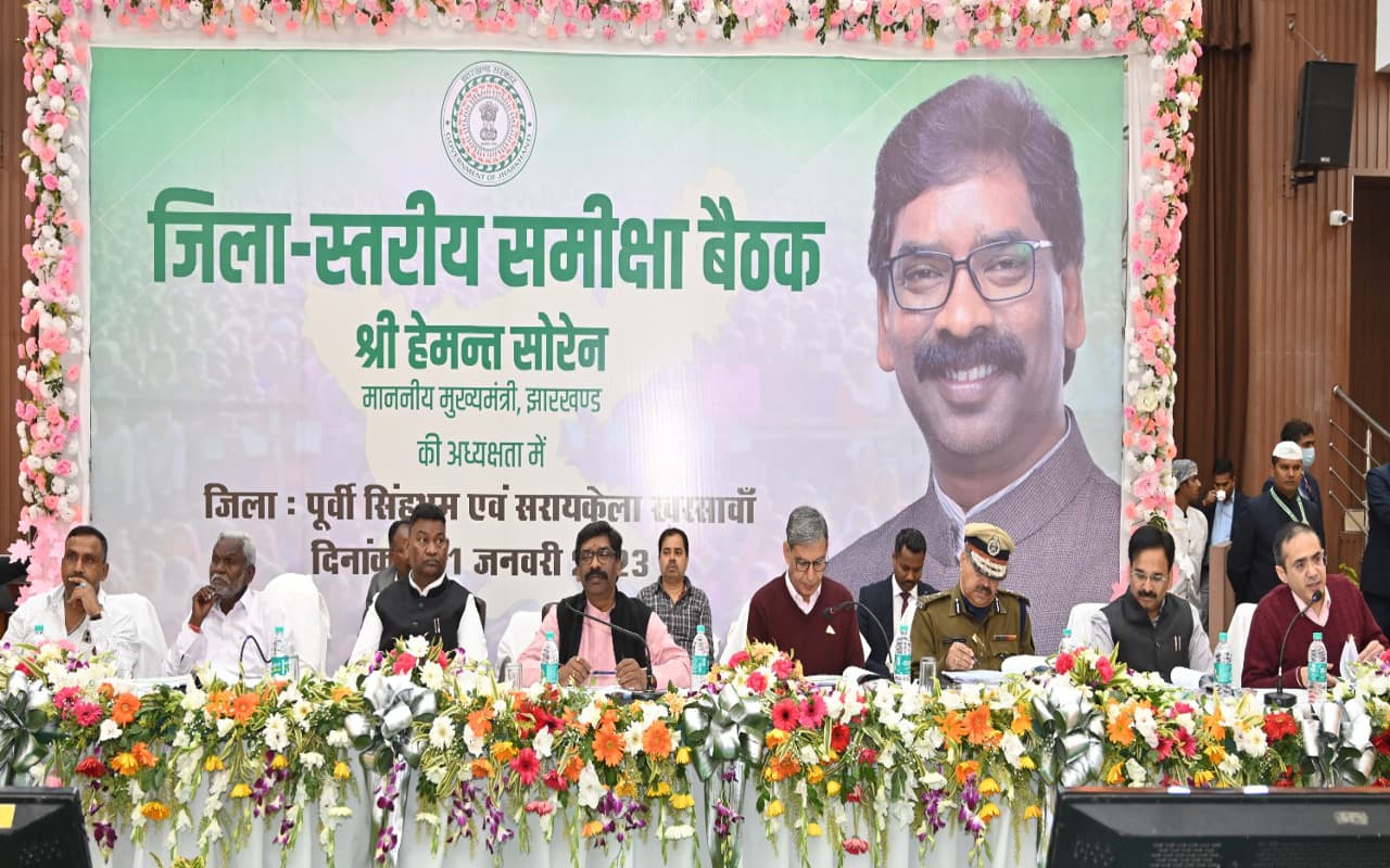 PHOTOS: झारखंड के विकास के लिए पैसे की नहीं है कमी, हर हाल में मिले आउटपुट, समीक्षा बैठक में बोले CM हेमंत