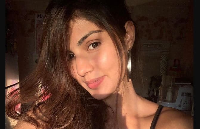 Bigg Boss 15 : रिया चक्रवर्ती करेंगी सलमान खान के शो में इंट्री, ऑफर हुई इतनी भारी रकम!