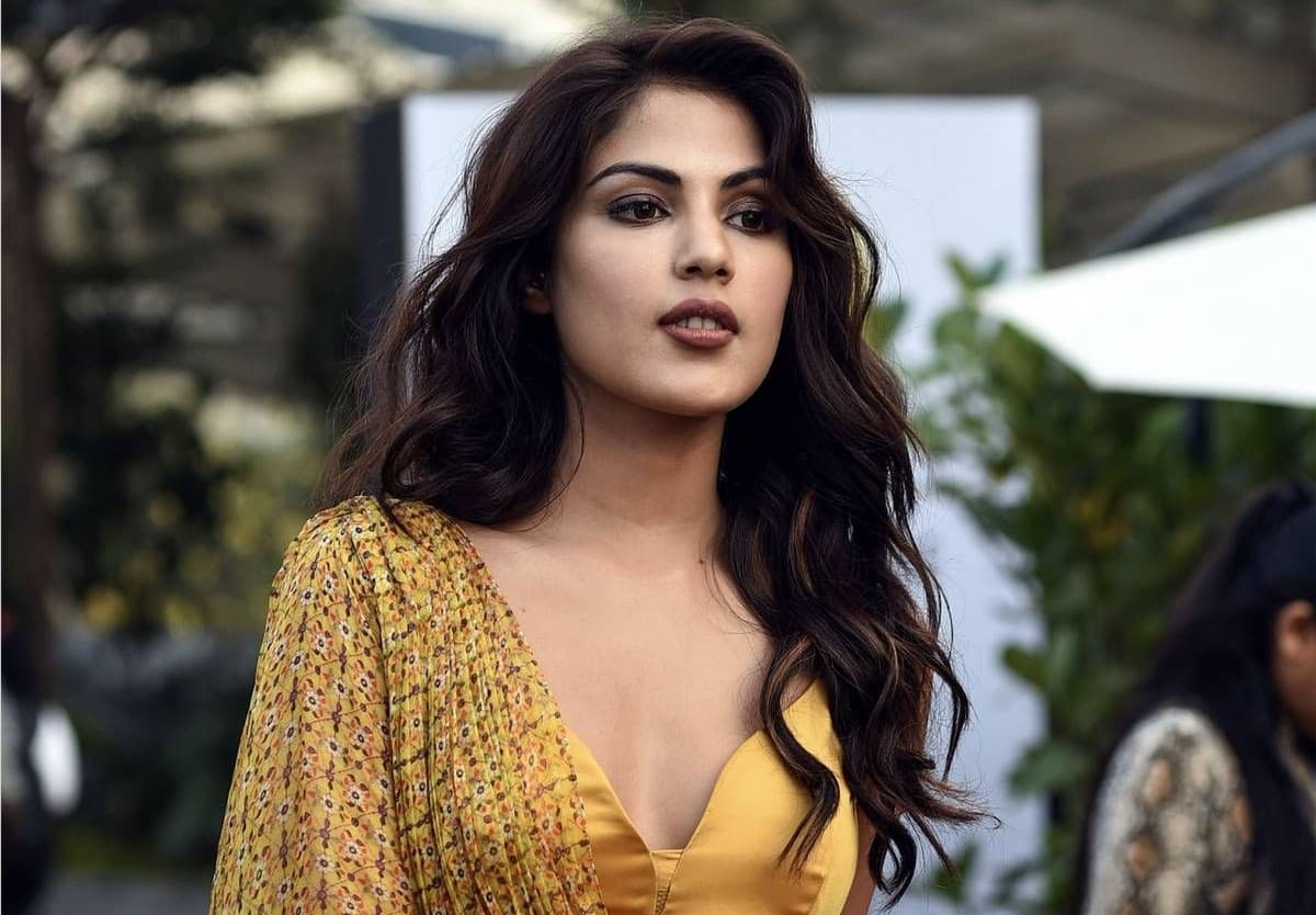 बंगालियों को निशाना बनाती है भाजपा, रिया चक्रवर्ती के बहाने बंगाल की राजनीतिक पार्टियों ने बीजेपी पर साधा निशाना