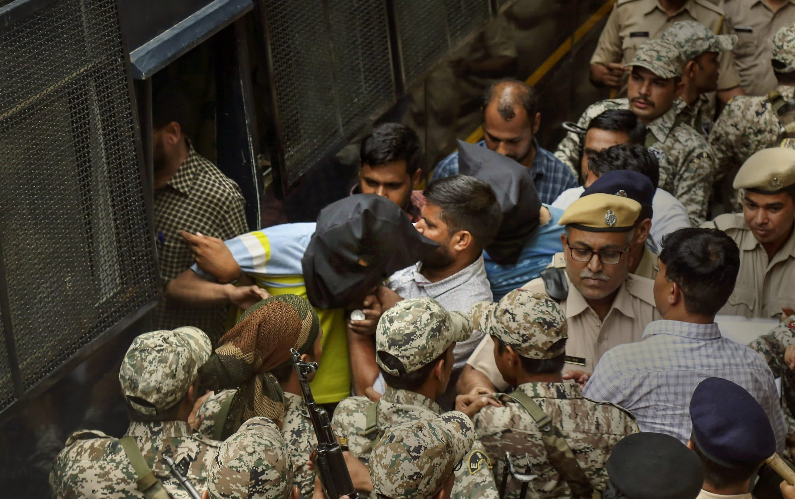 Udaipur Murder Case: कन्हैयालाल के हत्यारों को पेशी के दौरान लोगों ने जमकर पीटा, देखें वीडियो