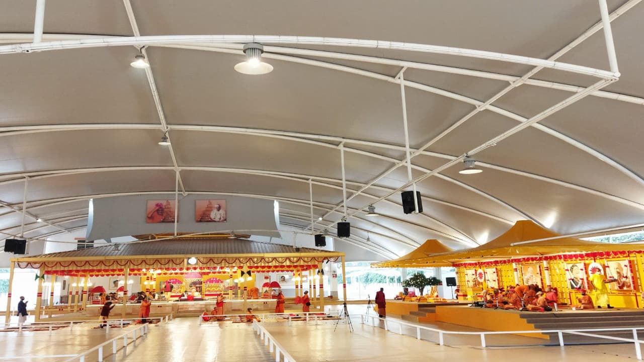 कोविड के कारण दूसरी बार देवघर के रिखियापीठ में बाहरी श्रद्धालुओं की नो एंट्री, शतचंडी महायज्ञ की हुई शुरुआत