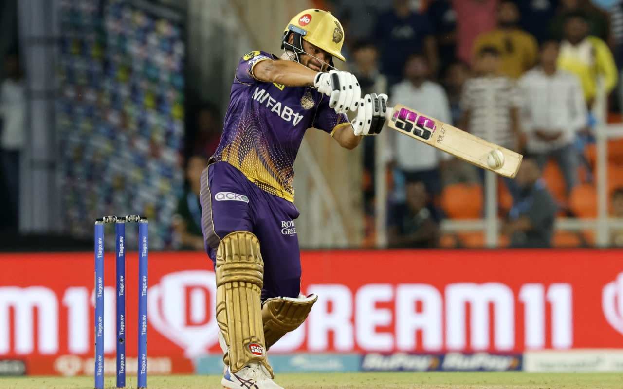 KKR vs GT: रिंकू सिंह ने आखिरी ओवर में लगातार 5 छक्के जड़ रचा इतिहास, जानें कौन है यह धाकड़ बल्लेबाज