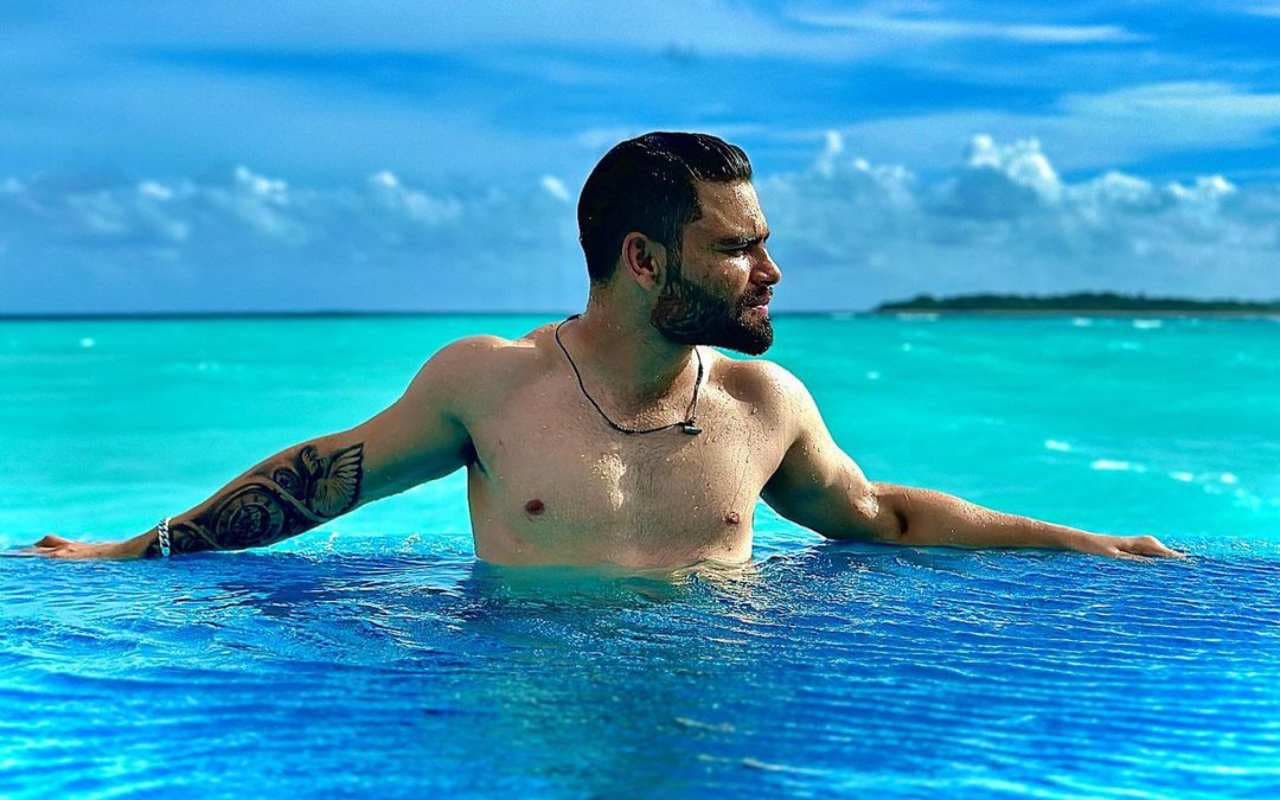 रिंकू सिंह मालदीव में मना रहे हैं छुट्टियां, KKR स्टार के सिक्स पैक एब्स के दीवाने हुए फैंस, देखें तस्वीरें