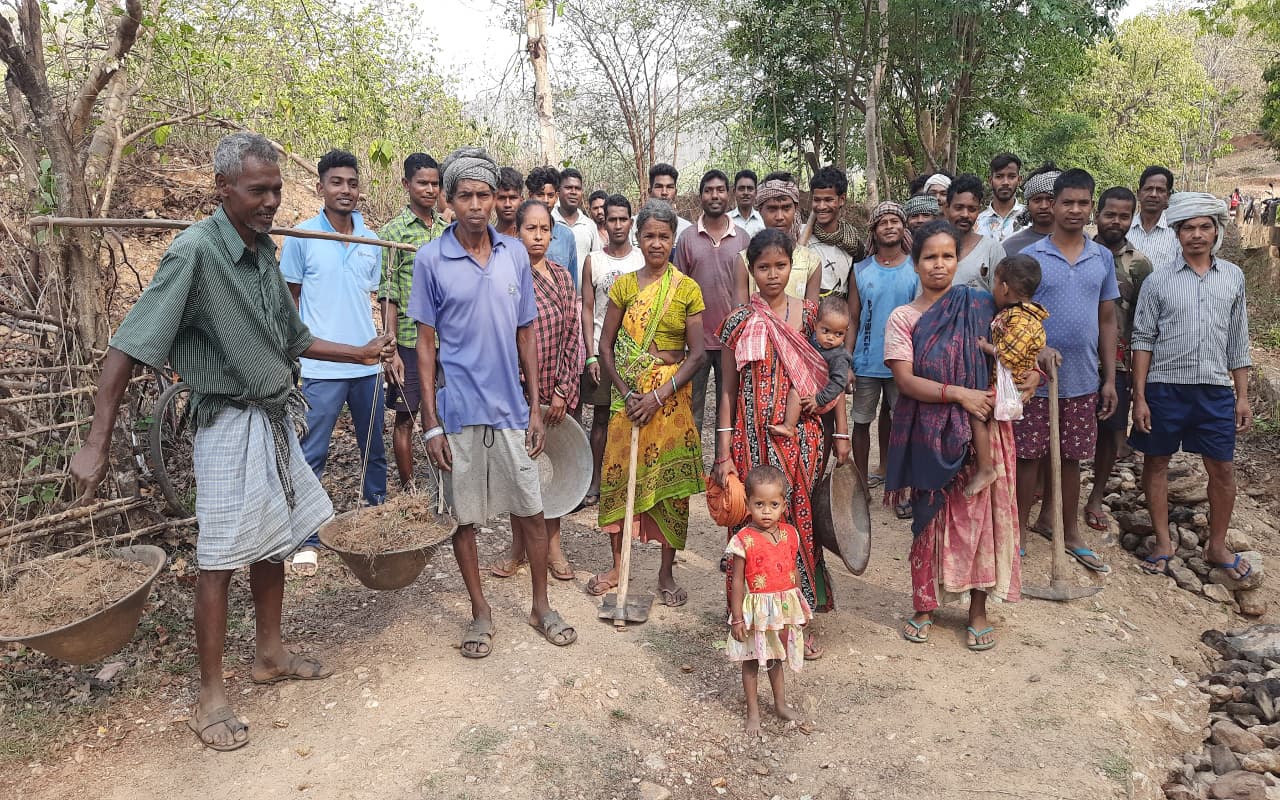 झारखंड : पश्चिमी सिंहभूम के इस गांव के ग्रामीणों ने चुनाव का किया बहिष्कार, कहा- रोड नहीं तो वोट नहीं