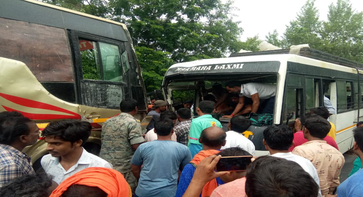 Jharkhand News : गढ़वा- अंबिकापुर NH 343 पर दो बसों की आमने-सामने टक्कर, 24 यात्री हुए घायल