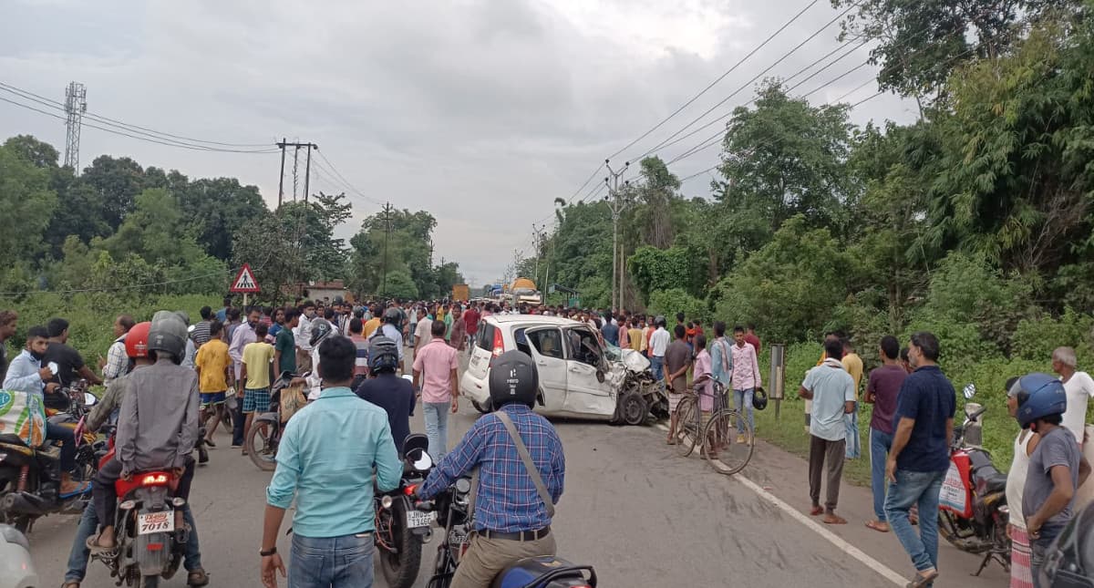 सीतामढ़ी में कार और बाइक में जोरदार टक्कर, भैंस खरीदने के लिए गए दो लोगों की मौत