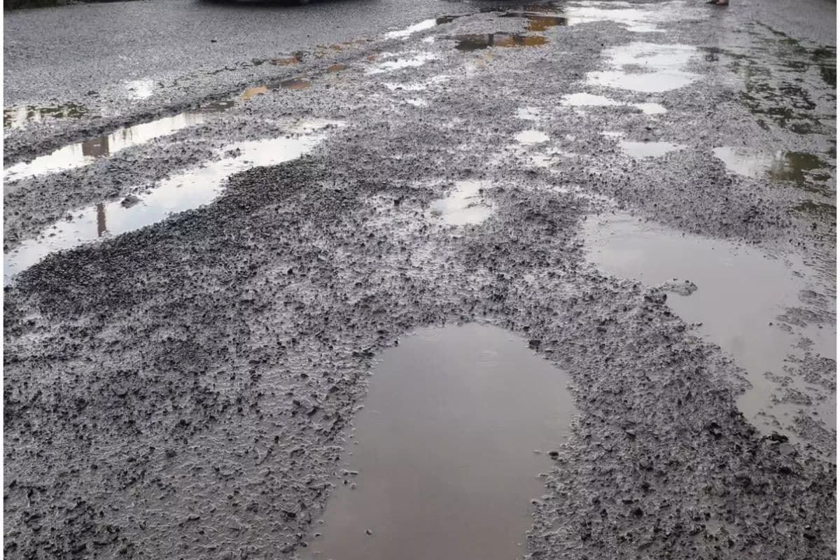 दुर्गापूजा से पहले बदलेगी बदहाल सड़कों की सूरत, सड़क मरम्मत व निकासी कार्यों के लिए बीएमसी को 40 करोड़ आवंटित