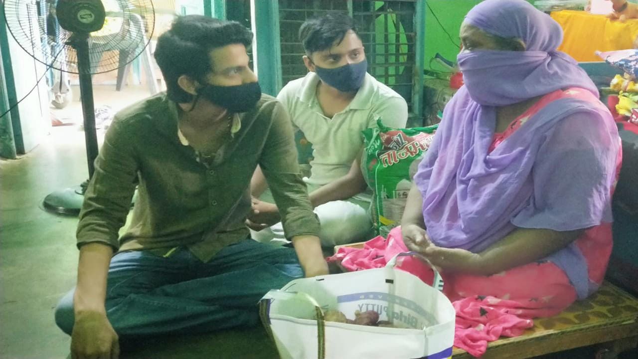 जमशेदपुर की दिव्यांग रोमाला की मदद के बढ़े हाथ, नम्या फाउंडेशन ने पहुंचायी मदद, तो राशन कार्ड नहीं बनने पर डीसी ने लिया संज्ञान