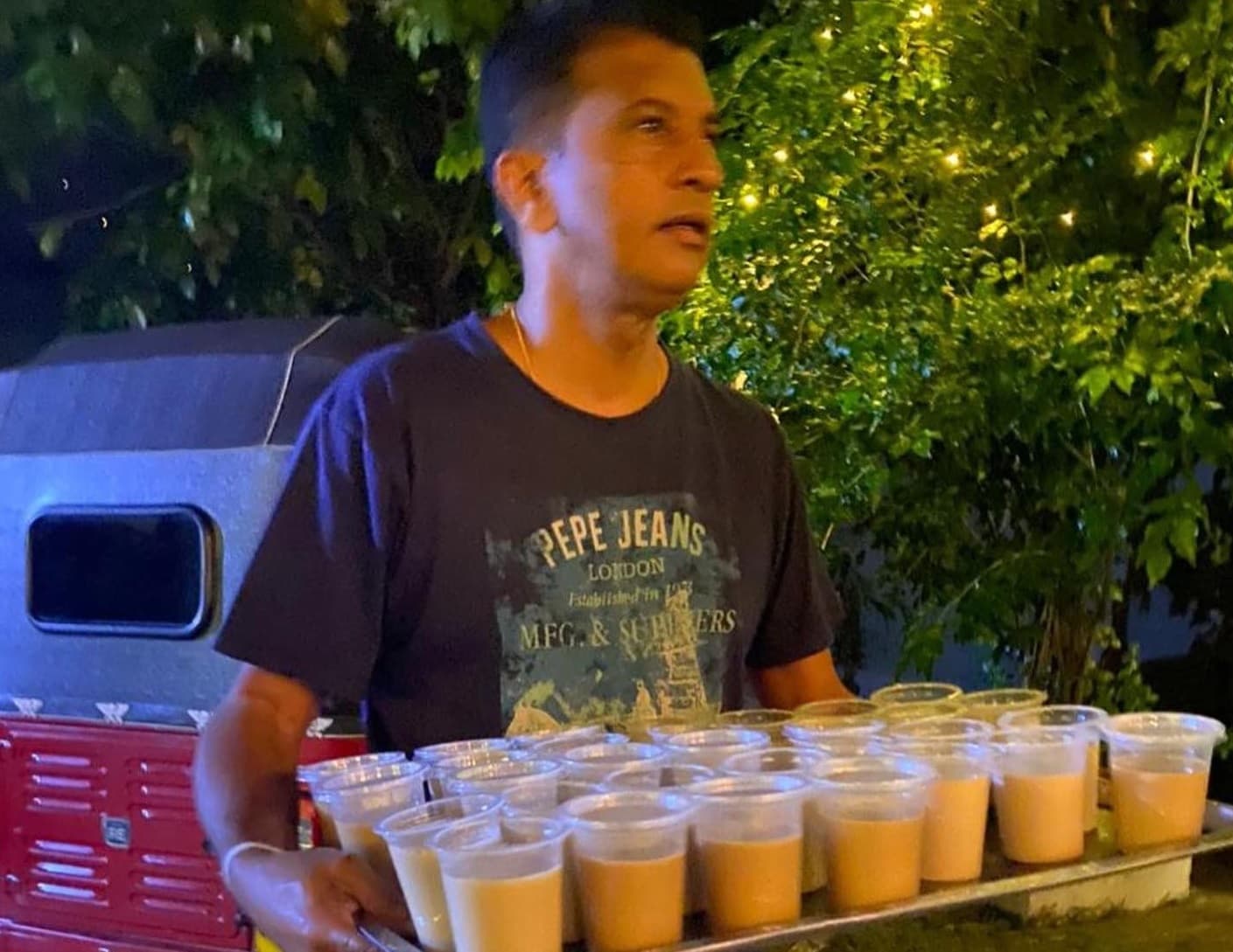 Sri Lanka Economic Crisis: पेट्रोल पंप पर चाय और ब्रेड परोस रहे श्रीलंकाई क्रिकेटर, जानें क्या है मामला