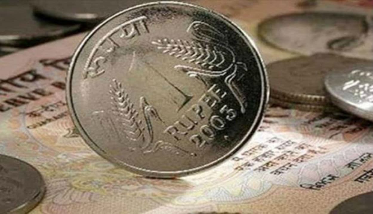 Trade War का खतरा कम होने पर कारोबारियों ने रुपये पर लगाए दांव, डॉलर के मुकाबले रुपया 10 पैसे मजबूत