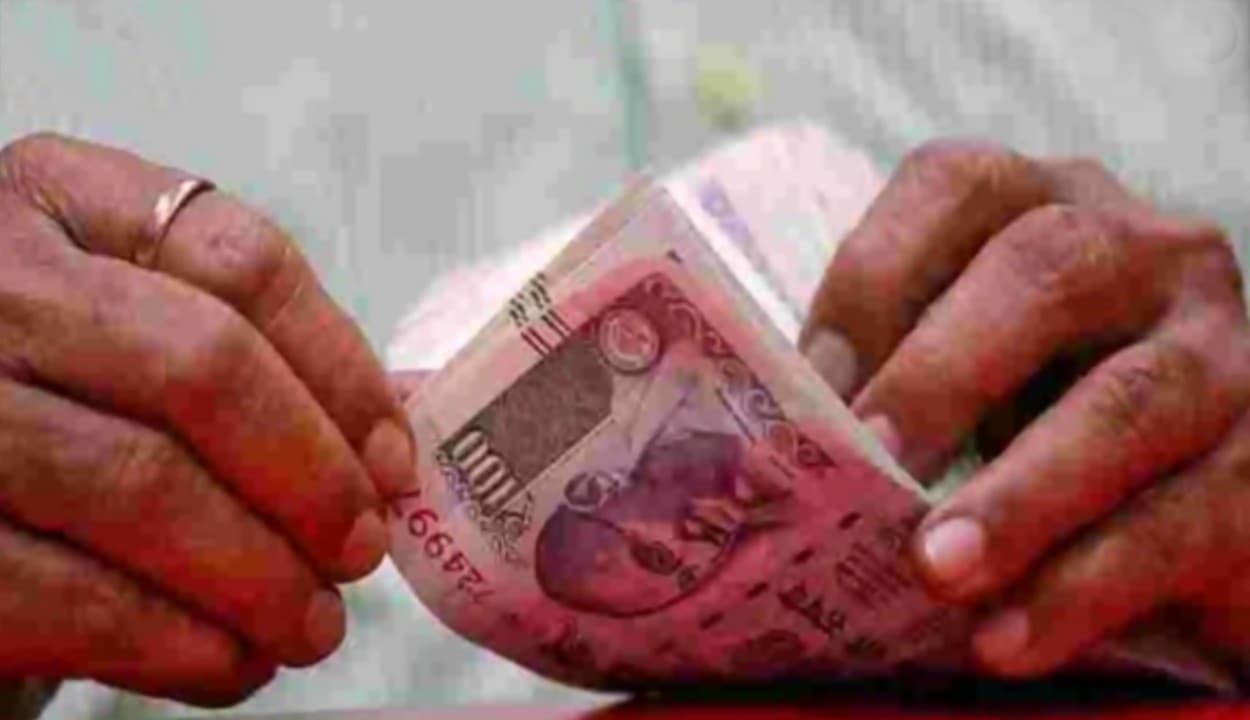 EPFO New Rule : अब पीएफ अकाउंट के साथ फ्री में मिलेगा 7 लाख रुपये का इंश्योरेंस कवर, जानिए पूरी डिटेल