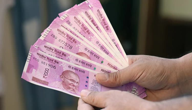 स्टॉक मार्केट में बिकवाली से निवेशकों की संपत्ति में 1.36 लाख करोड़ रुपये की गिरावट