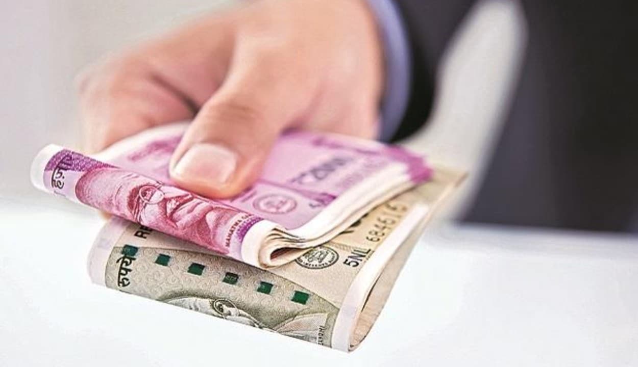 ...तो क्या नए श्रम कानून लागू होने के बाद घट जाएगी आपके हाथ में मिलने वाली सैलरी? जानिए क्या कहते हैं एक्सपर्ट