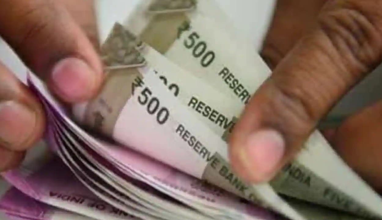 7th Pay Commission Updates: होली के पहले केंद्रीय कर्मचारियों को मिलेगी खुशखबरी? जानें कितना बढ़ सकता है DA