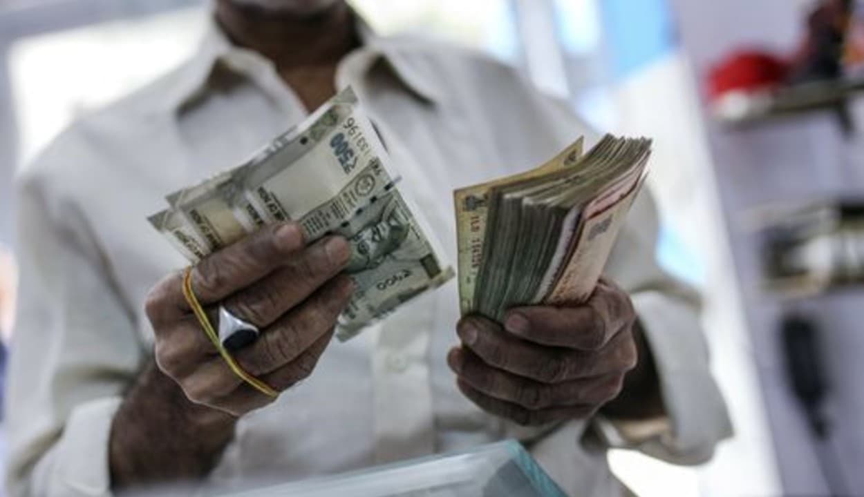 EPS News : क्या आप जानते हैं कि पीएफ में कटने वाला पेंशन का पैसा कब मिलेगा? निकासी की ये है प्रक्रिया...