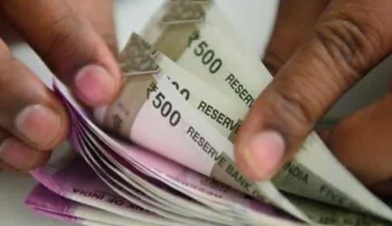 7th Pay Commission : केंद्रीय कर्मचारियों को दोहरी खुशखबरी देने की तैयारी में मोदी सरकार ! बजट से पहले DA और DR बढ़ाने पर हो रहा है मंथन