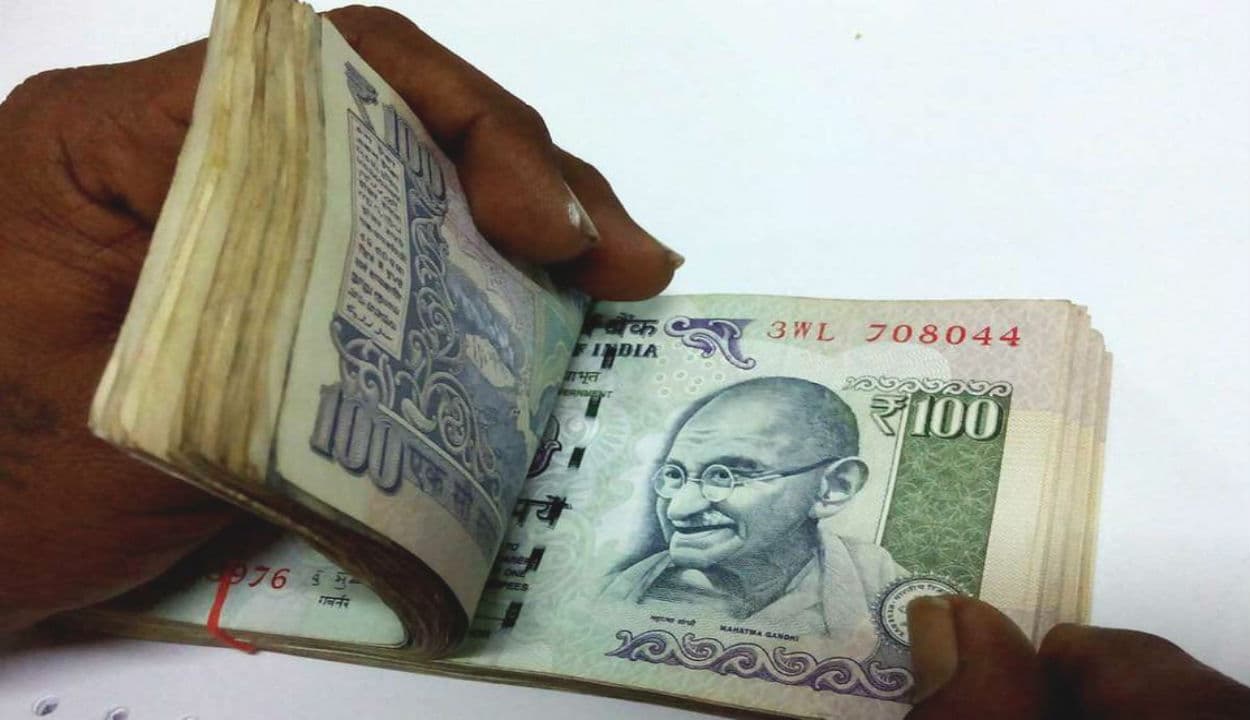 PF खाताधारकों को त्योहारी तोहफा : जल्द ही आपके खाते में ब्याज की पहली किस्त ट्रांसफर करेगा EPFO, जानिए कितना होगा फायदा...?