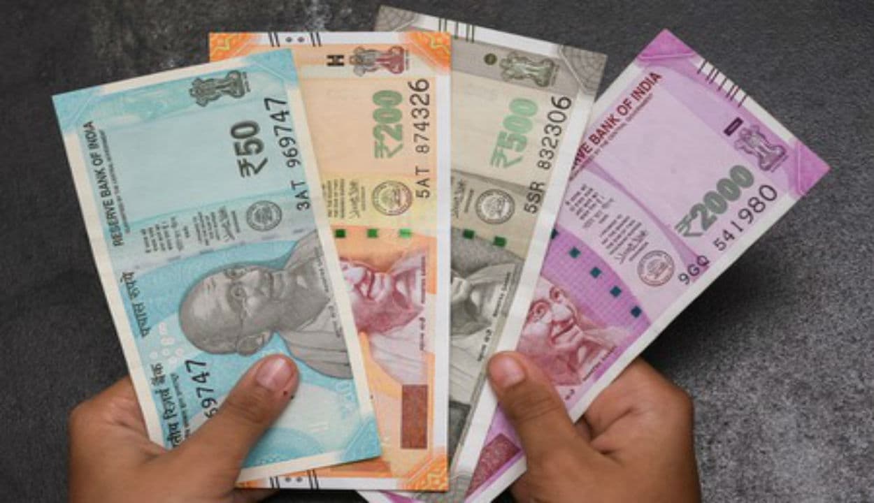 Loan moratorium Latest News : दिवाली से पहले बैंकों ने कर्जदारों के खाते में डाली ब्याज की रकम, चेक कीजिए आपको कितना मिला कैशबैक