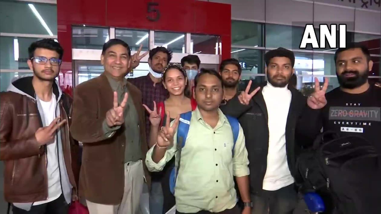 'खाने-पीने में दिक्कत और बिजली भी नहीं, बंकर में रहने को मजबूर', यूक्रेन से लौटे छात्रों ने सुनाई आपबीती