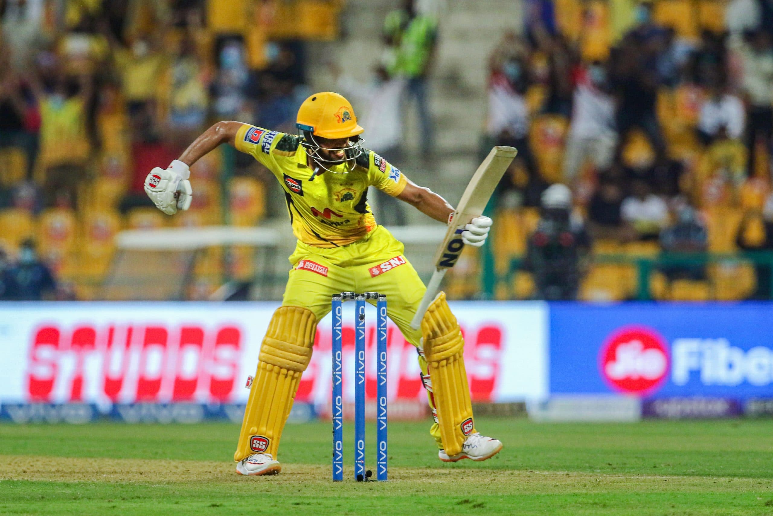 IPL 2021: गायकवाड़ ने लगायी रिकॉर्डों की झड़ी, शतक जमाने वाले सीएसके के सबसे युवा खिलाड़ी बने