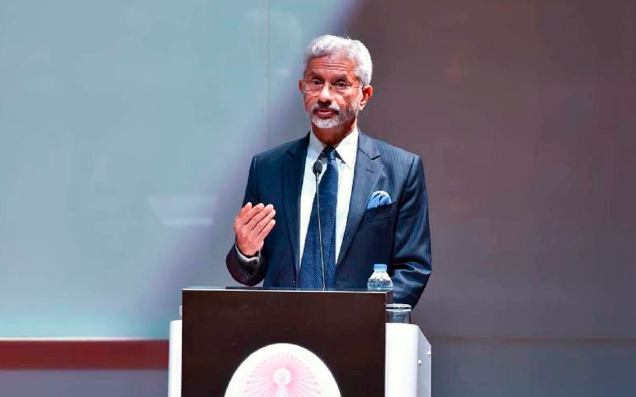 दुनिया की नजर में भारत-पाक अलग-अलग, जानिए विदेश मंत्री जयशंकर ने क्यों दिया ये बयान