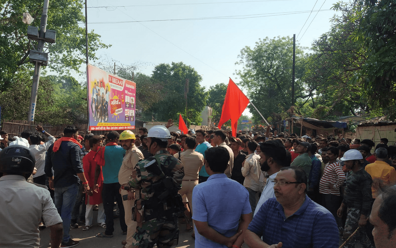 PHOTO: बजरंगबली की प्रतिमा क्षतिग्रस्त करने पर साहिबगंज में भड़की हिंसा की आग