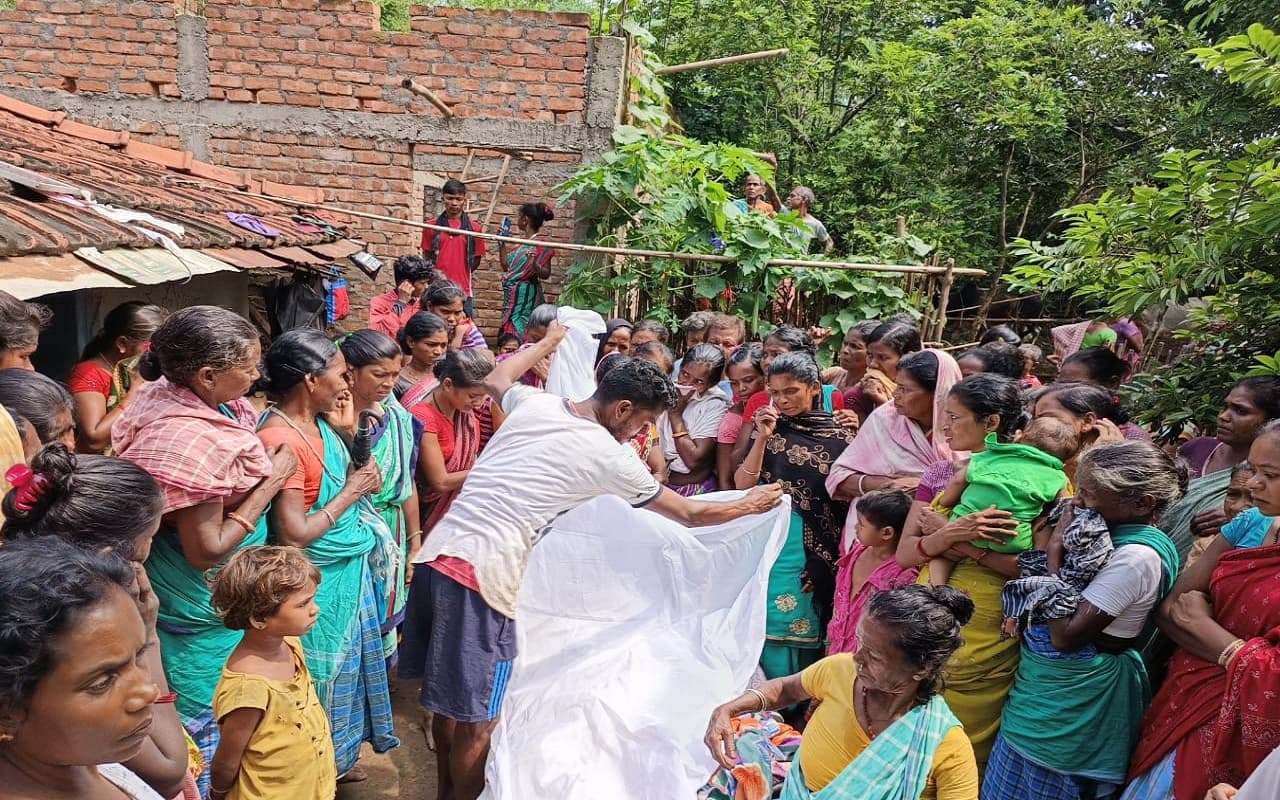 Jharkhand Weather News: झारखंड में गरज के साथ बारिश, वज्रपात से महिला समेत तीन लोगों की मौत, एक घायल