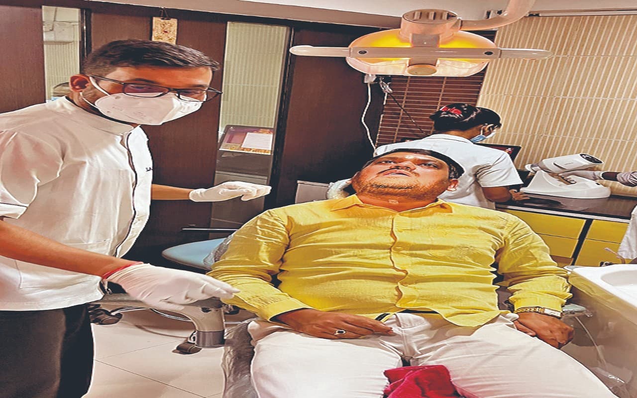 Jharkhand : झरिया के पूर्व विधायक संजीव सिंह का बैंक मोड़ में हुआ दांत का इलाज, कोर्ट ने दी थी अनुमति