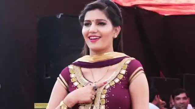 'गोली चल जावेगी' गाने पर सपना चौधरी ने किया धांसू डांस, इंटरनेट पर वायरल हुआ VIDEO