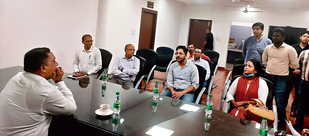 रिम्स की समीक्षा बैठक में स्वास्थ्य मंत्री बन्ना गुप्ता ने कहा- अस्पताल में ज्यादा समय दें डॉक्टर