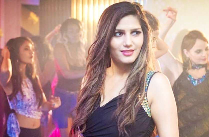 सपना चौधरी की बढ़ी मुश्किलें, हरियाणवी डांसर के खिलाफ पुलिस ने दर्ज किया धोखाधड़ी का केस, जानें पूरा मामला