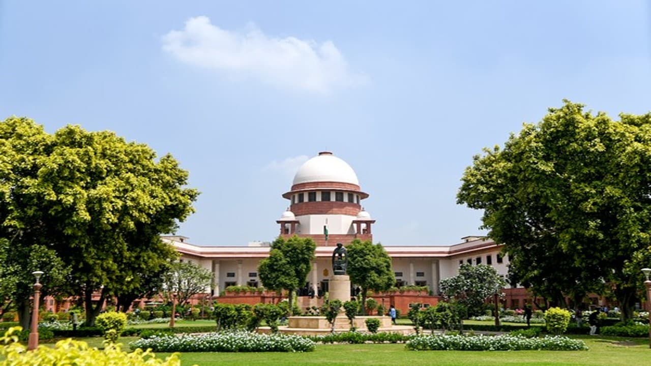 सरकार ने ED डाइरेक्टर का फिर बढ़ाया कार्यकाल, SC में याचिका, जस्टिस एसके कौल ने सुनवाई से खुद को किया अलग
