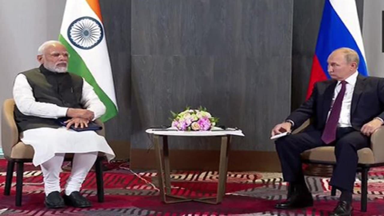 पीएम मोदी को पुतिन ने बताया महान दोस्त, मेक इन इंडिया की जमकर की तारीफ, कहा- भारत की इकोनॉमी पर दिख रहा असर