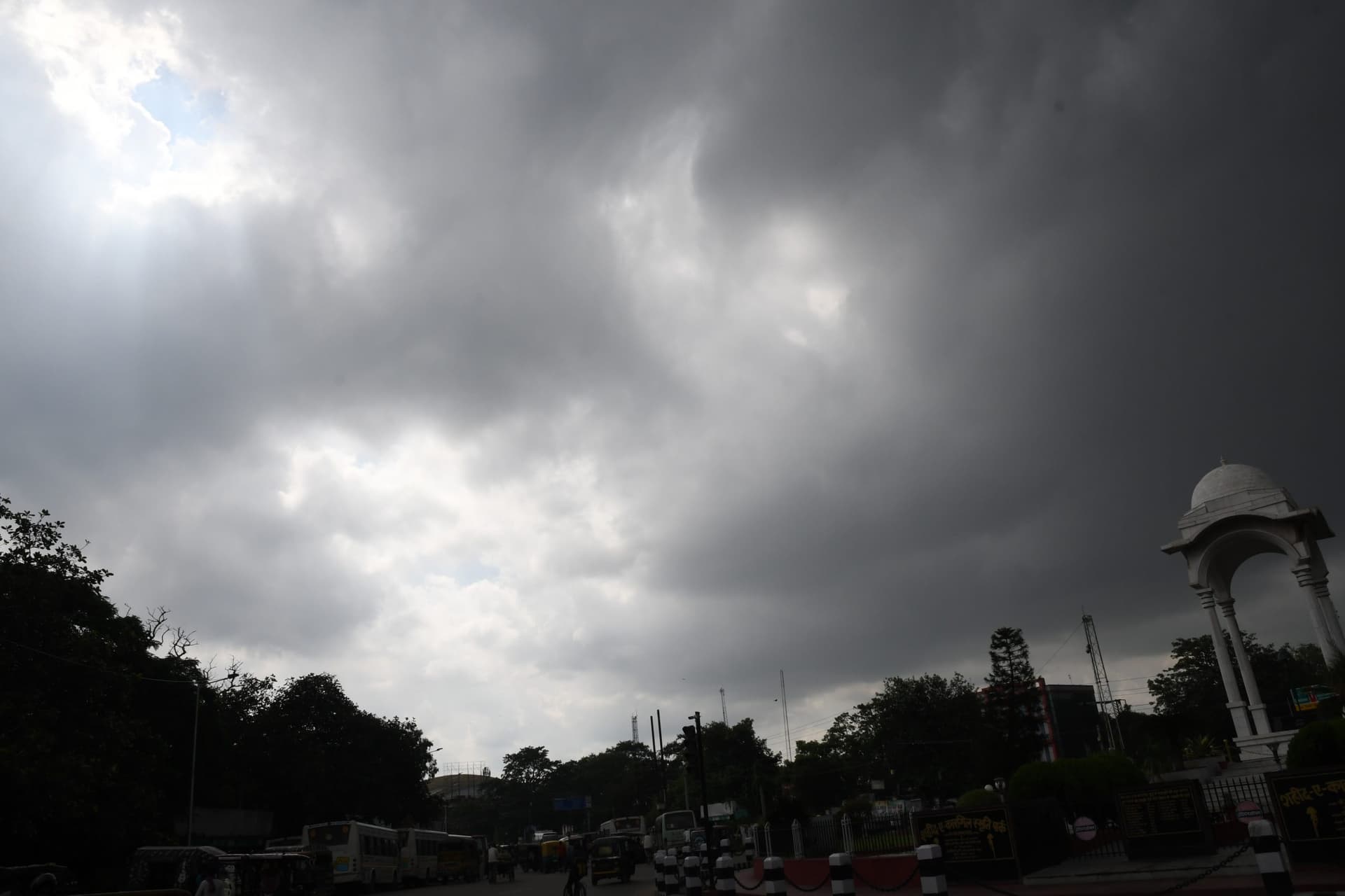 Bihar Weather LIVE Updates : बिहार में आज बारिश के साथ ठनका गिरने की आशंका, अलर्ट जारी