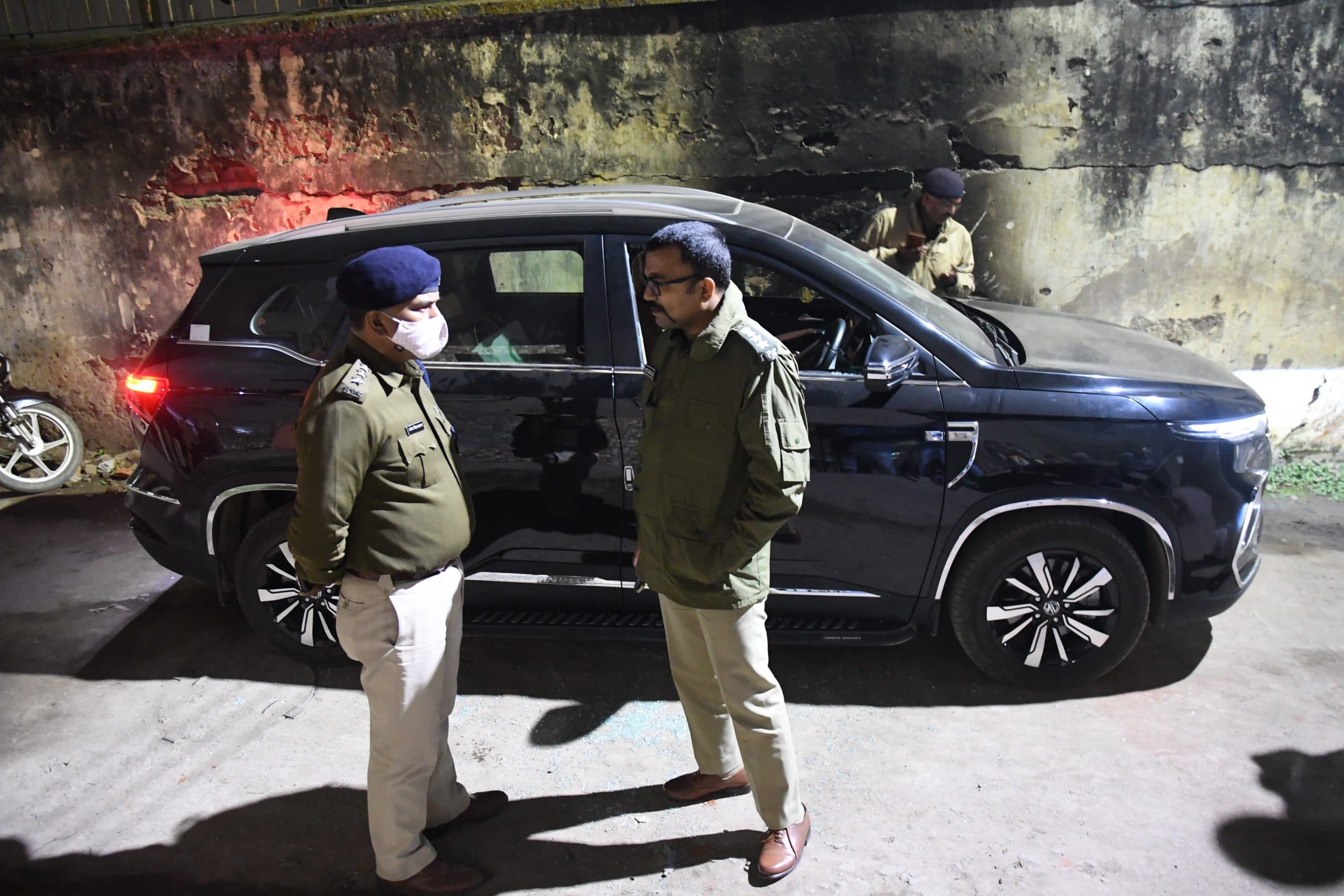 इंडिगो मैनेजर हत्याकांड: पटना के 23 कुख्यात शूटर्स को पुलिस ने हिरासत में लिया, कई जिलों में SIT की छापेमारी