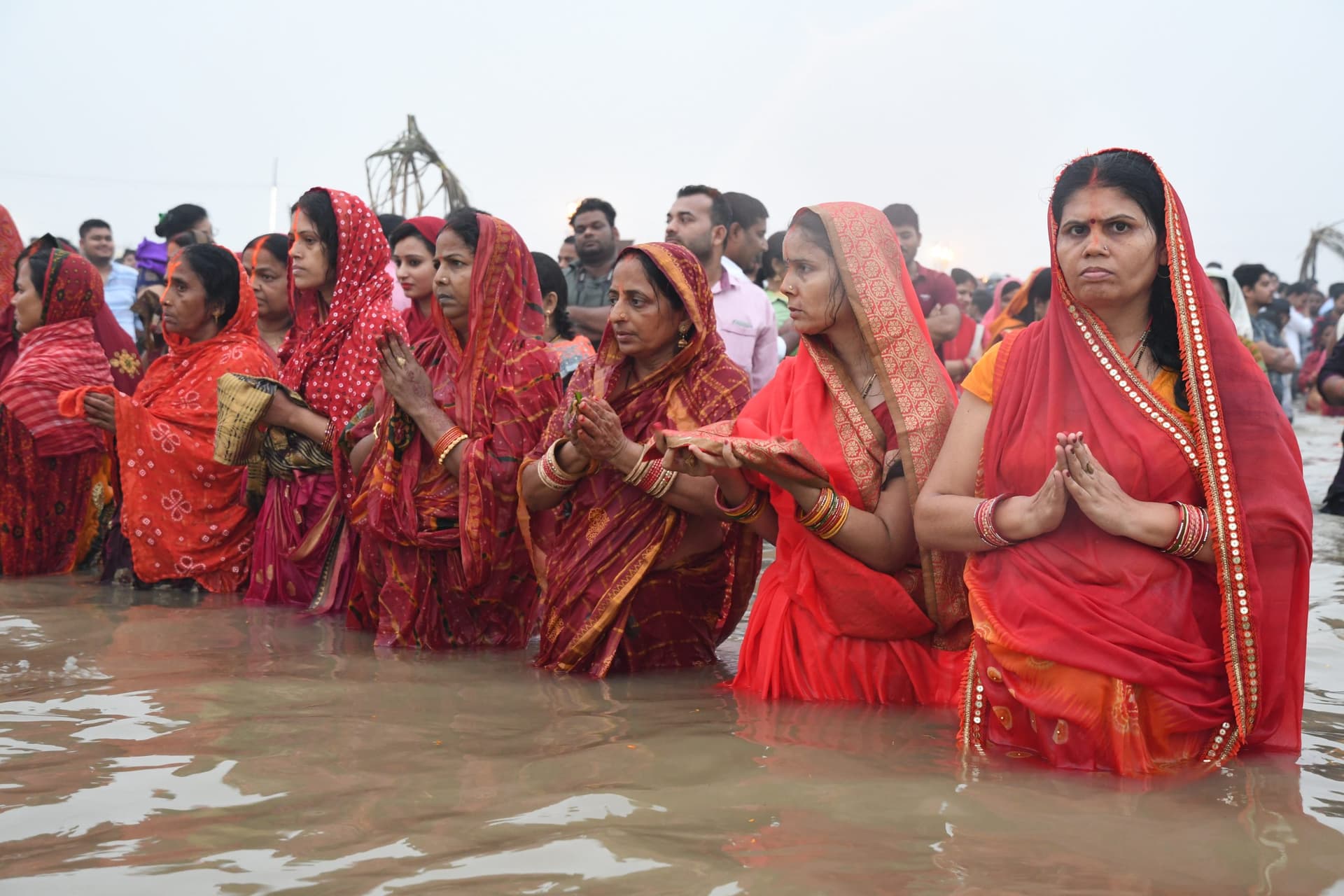 Chhath 2020: राजधानी में छठ पूजा, खरीदारी के लिए उमड़ी भीड़, तसवीरों में देखिए पटना का मिजाज
