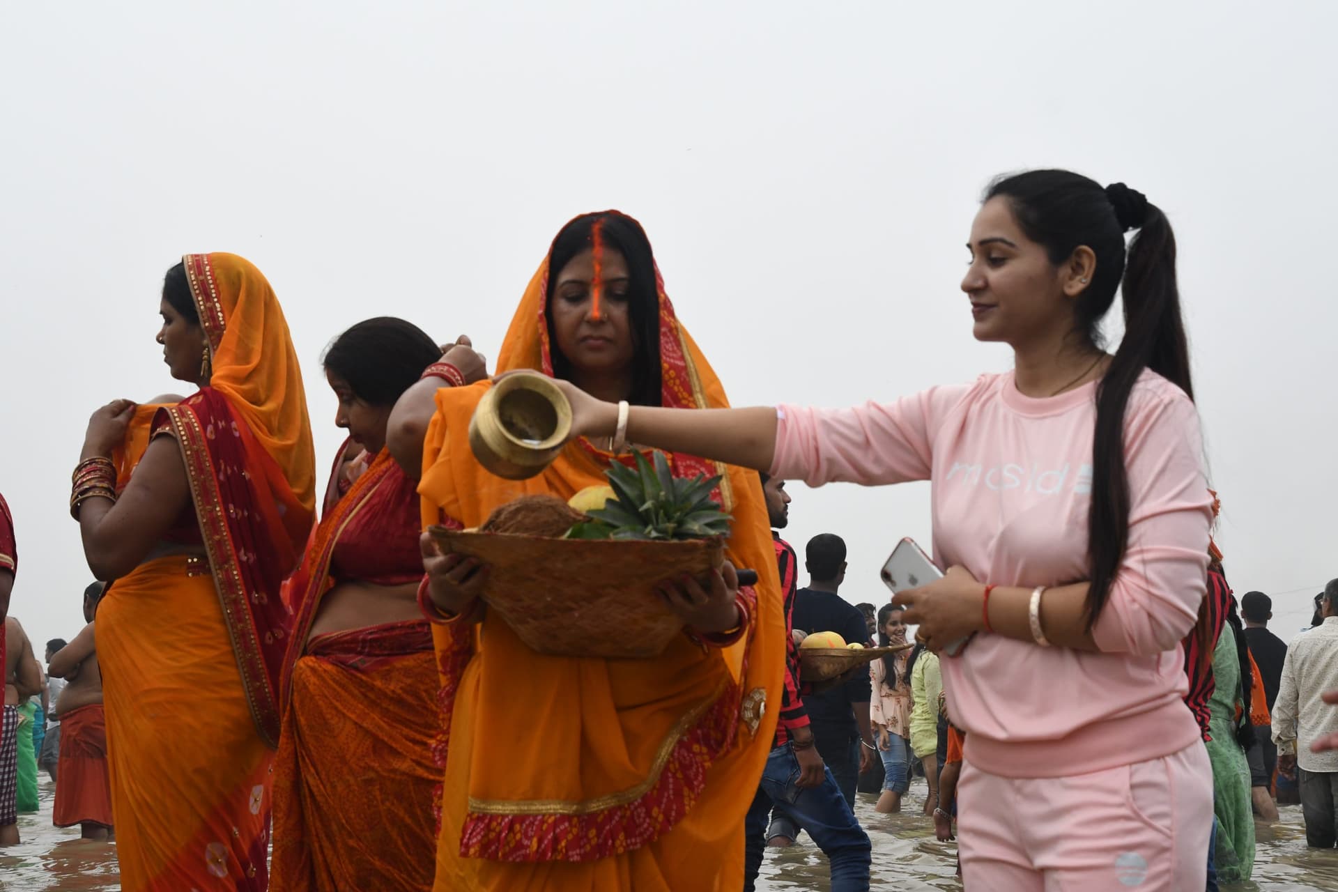 Chhath 2020: बिहार और नेपाल की सीमा पर छठ महापर्व का अद्भुत नजारा, मेंची नदी किनारे संस्कृति का मिलन